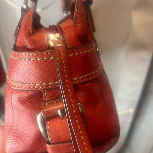 Fossil Red Leather Shoulder Bag with Slouchy Design - Picture 3 of 12